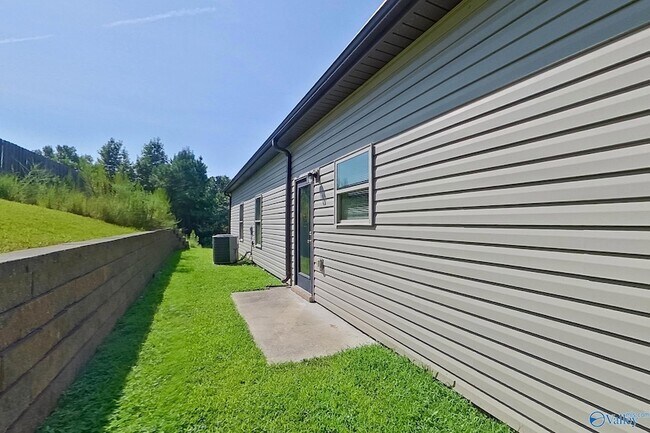 Building Photo - 111 Bates Ln