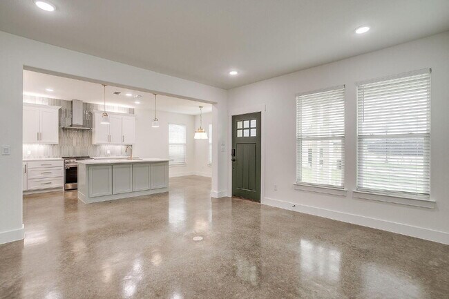 Building Photo - Brand New, Custom 3 bedroom Home in Granbury Now Available!