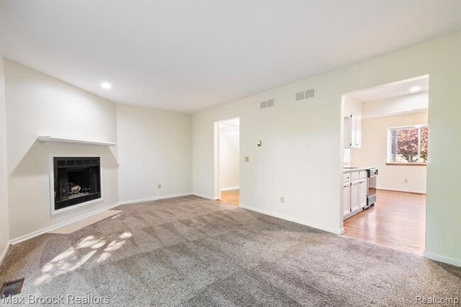 Building Photo - 1823 Torquay Ave