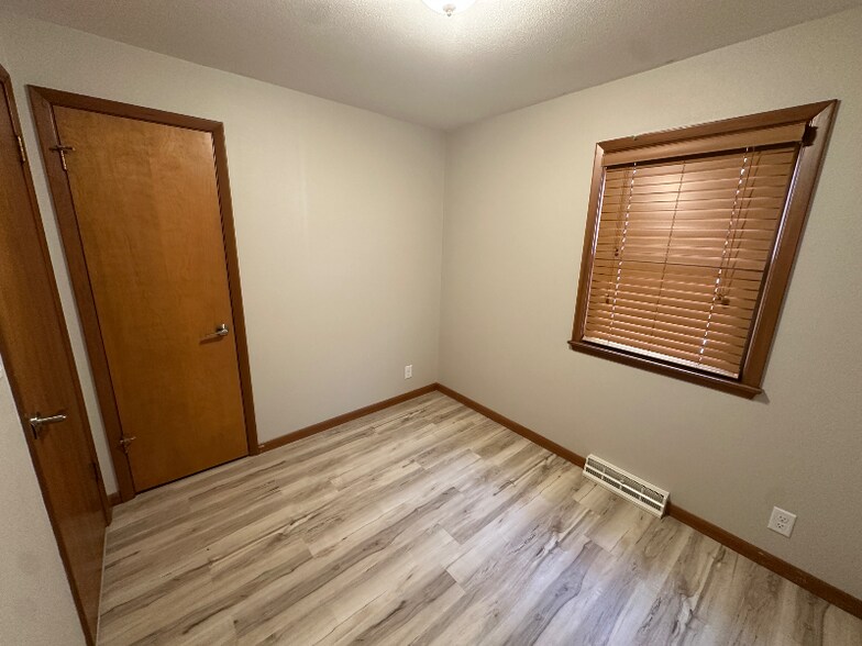 Building Photo - 3019 S Prairie Ave