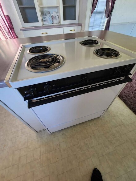 Building Photo - 4010 Melancon Rd