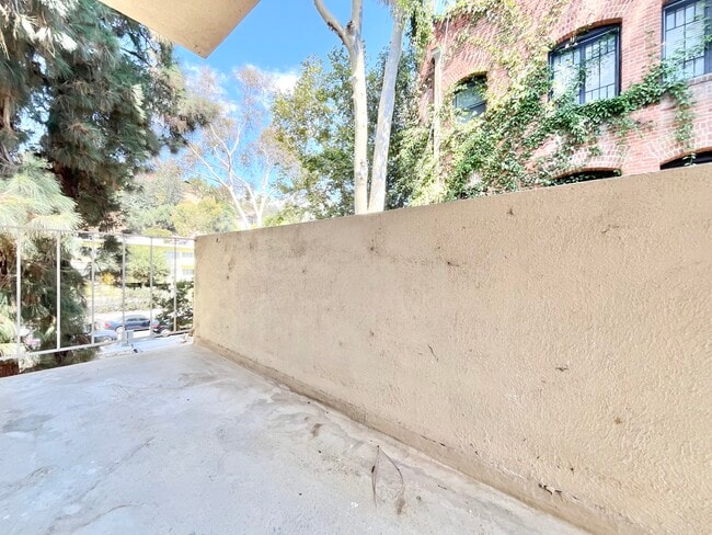 1784 N. Sycamore Ave. Los Angeles, CA 90028 - 1786 N Sycamore Ave Los ...