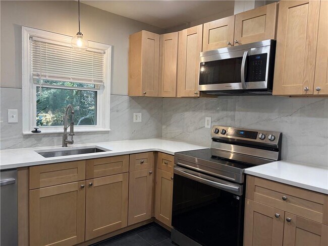 Building Photo - 1990 S Columbia Pl