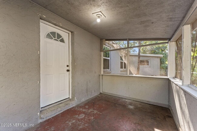 Building Photo - 4044 Hunter Cir