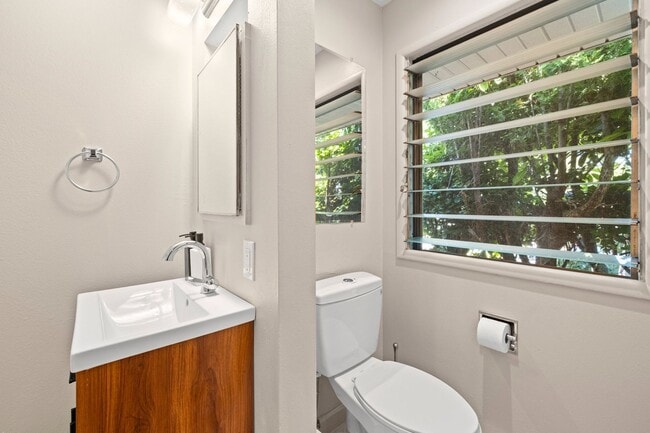 Building Photo - Mid-Century Classic! 3bd/3ba 2700 sf Short Term- FULLY FURNISHED!