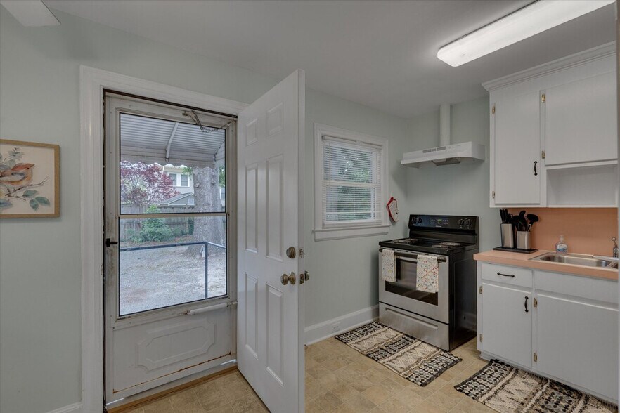 Building Photo - 1001 Watts St