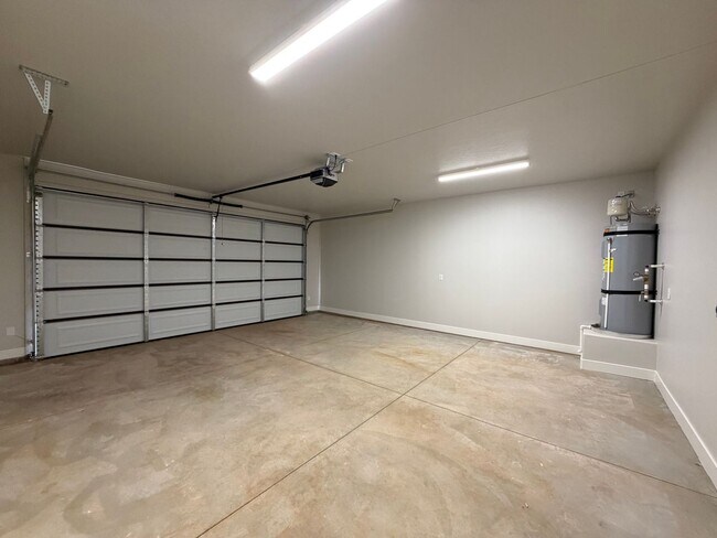 Building Photo - BRAND NEW TOWNHOME FOR RENT!