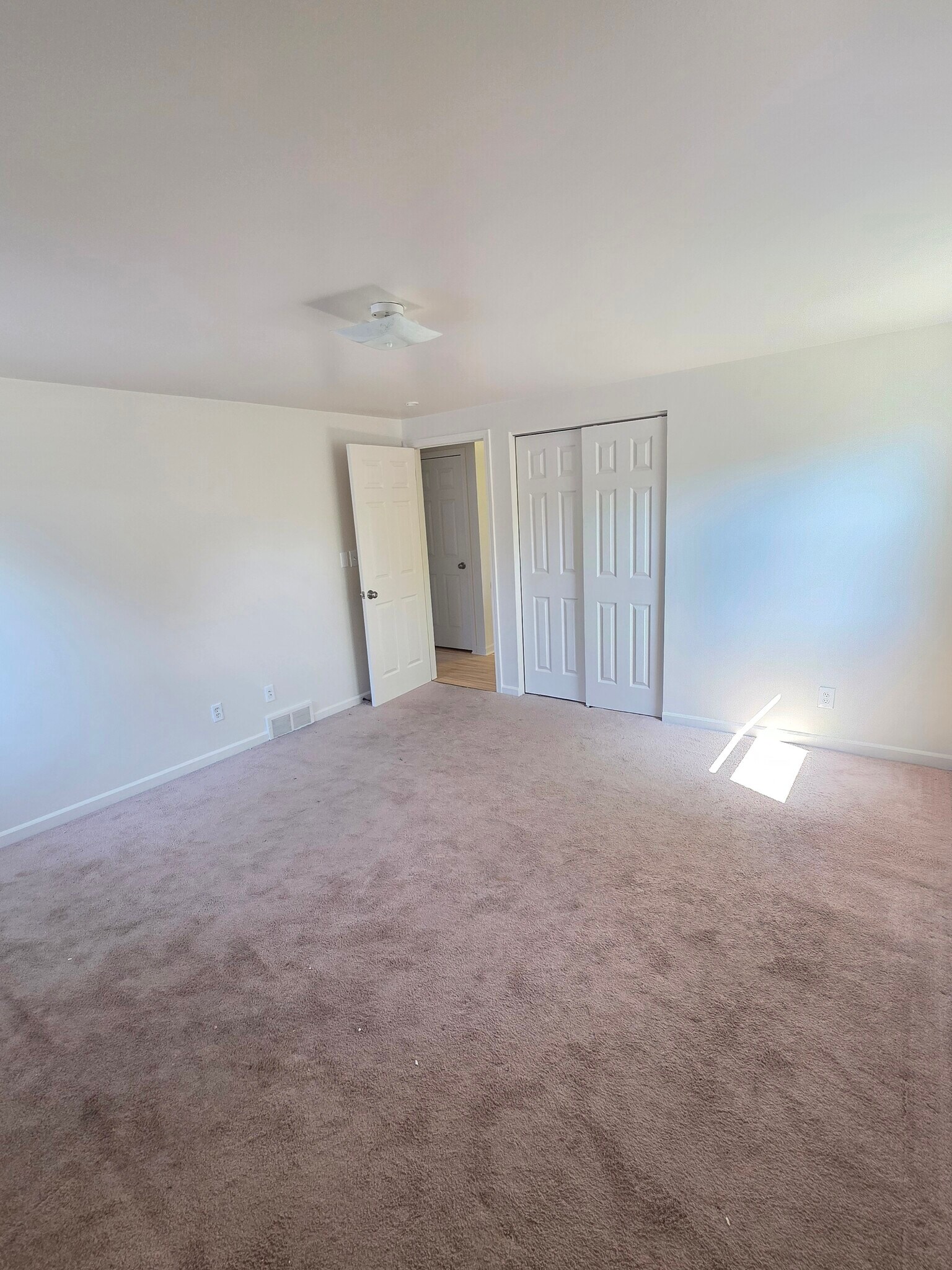 Building Photo - 130 Fairgreen Dr