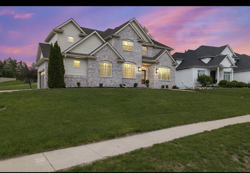 Building Photo - 5583 Beechwood Ter
