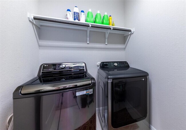 Building Photo - 2440 Berryville Ln