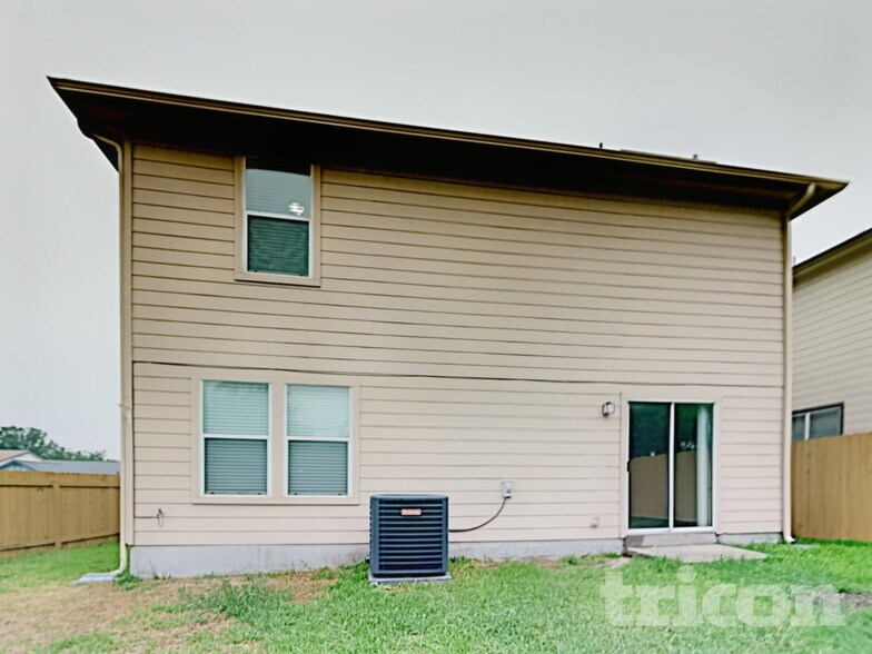 Building Photo - 8203 Maple Meadow Dr