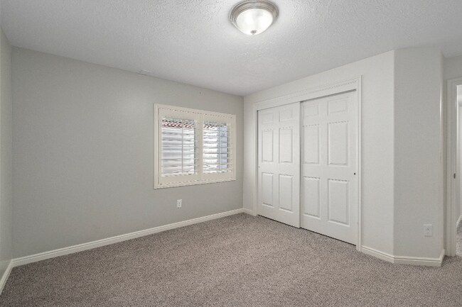Building Photo - 456 W 2600 N