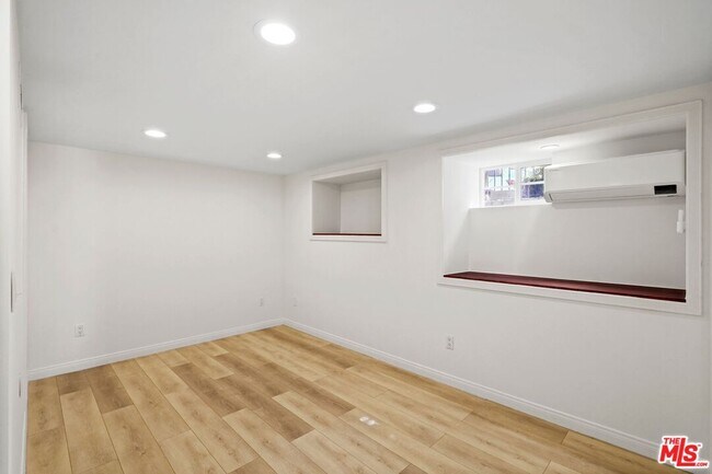Building Photo - 2910 Santa Carlotta St