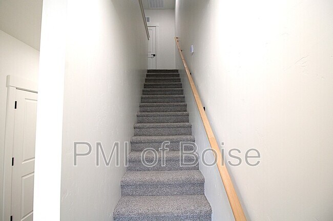 Building Photo - 123 Trifecta Ln