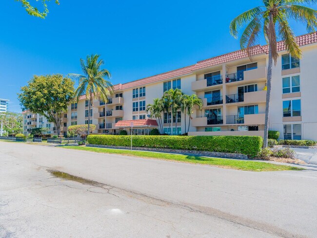 Building Photo - 1000 Spanish River Rd