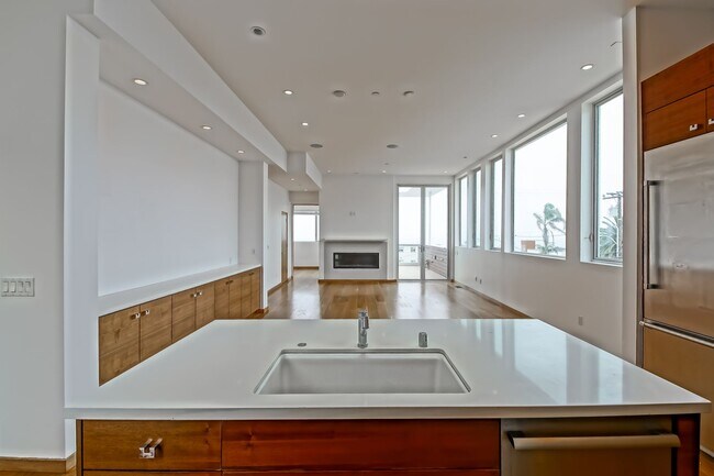 Building Photo - 4BR3.5BA + OFFICE! NEWER CONSTRUCTION, MOD...