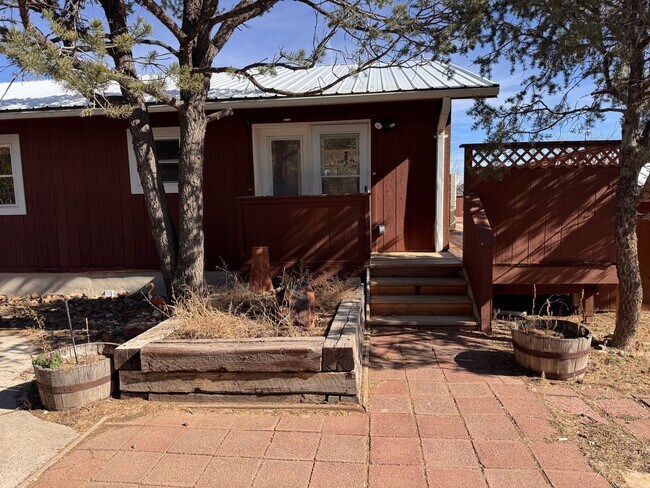 Building Photo - 3 Bedroom, 2 Bathroom Home in Cedar Crest, NM.