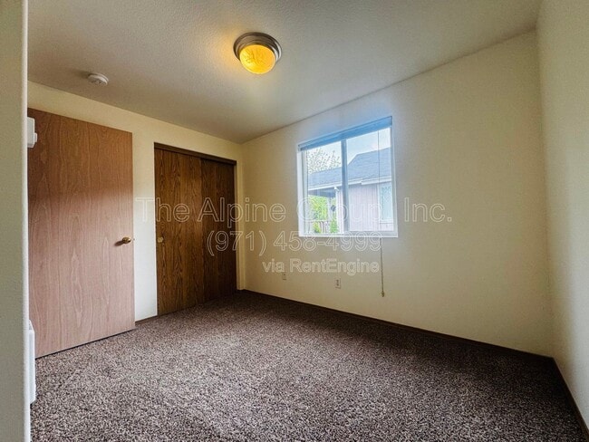 Building Photo - 8314 SE Yamhill St