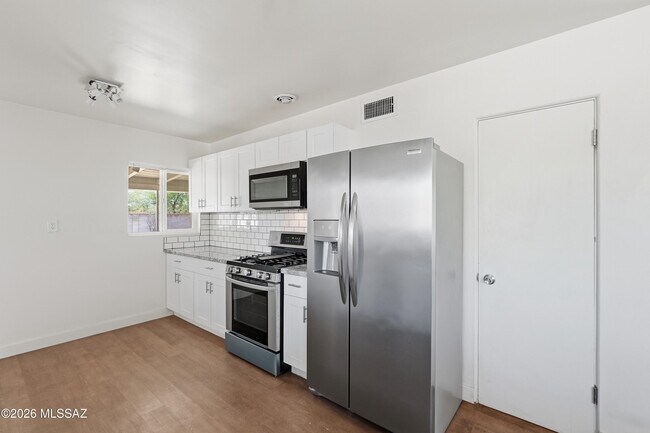 Building Photo - 4026 E Alhambra Pl