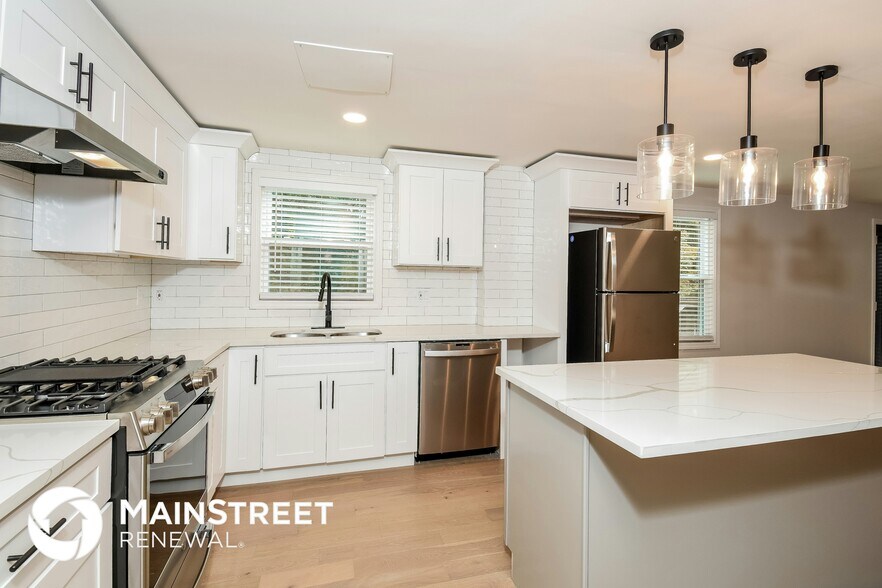 Building Photo - 234 Pinehurst Ln