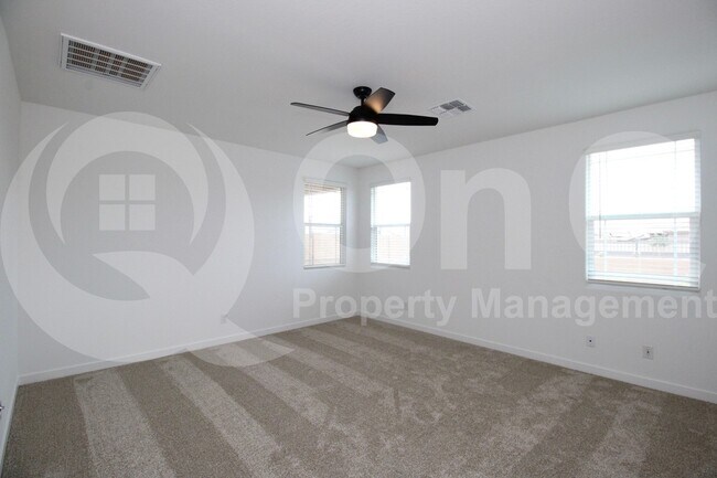 Building Photo - 23097 E Saddle Way