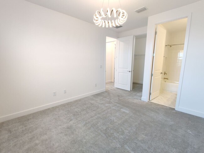 Building Photo - 32792 Tree of Life Ave
