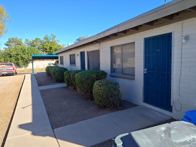 Front Entrance - 1340 E Vista Ave