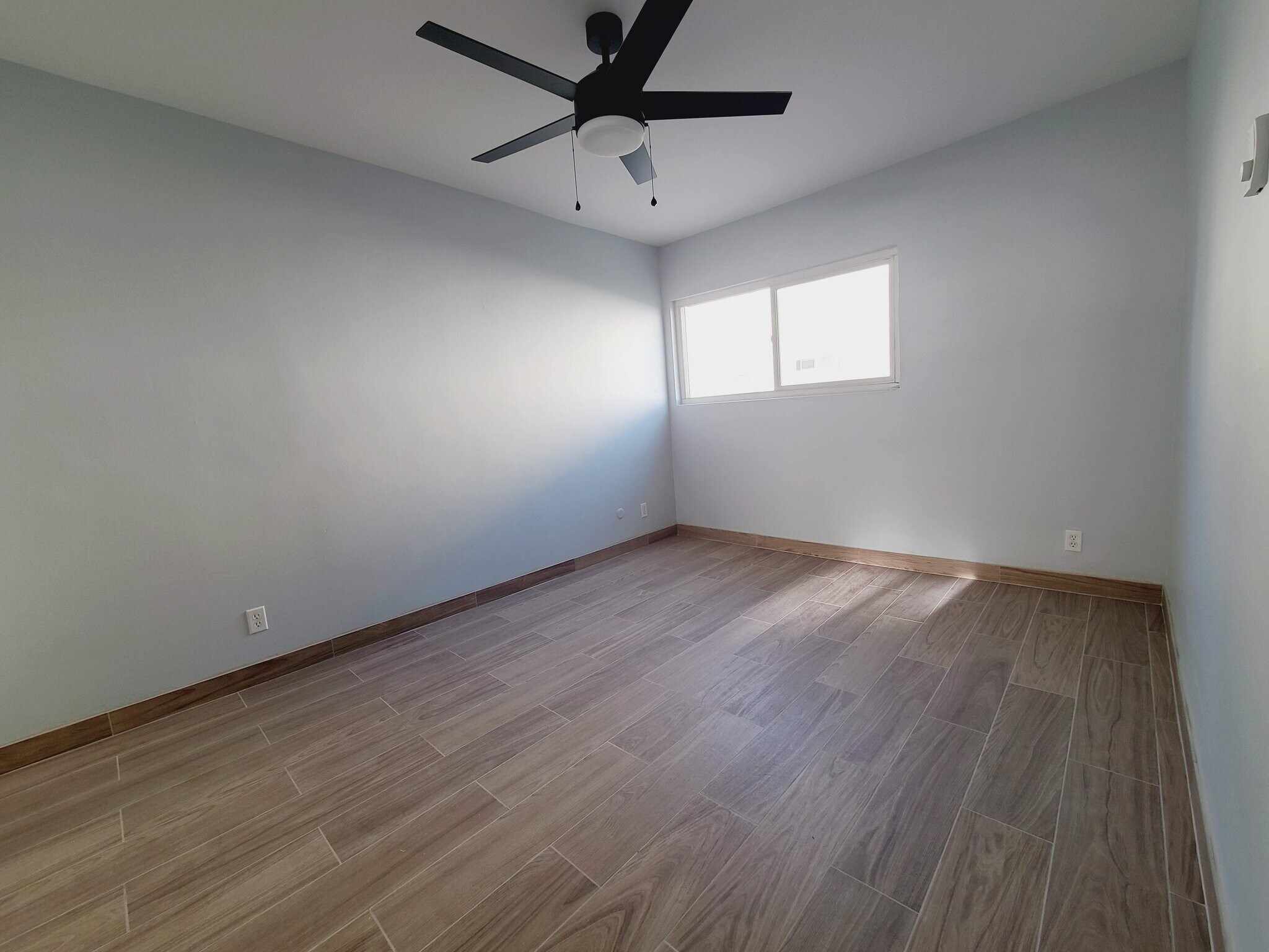 Building Photo - 14547 Saticoy St