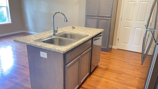 Building Photo - Open Floor plan 2 Bed 2 Bath Close to Downtown Jacksonville