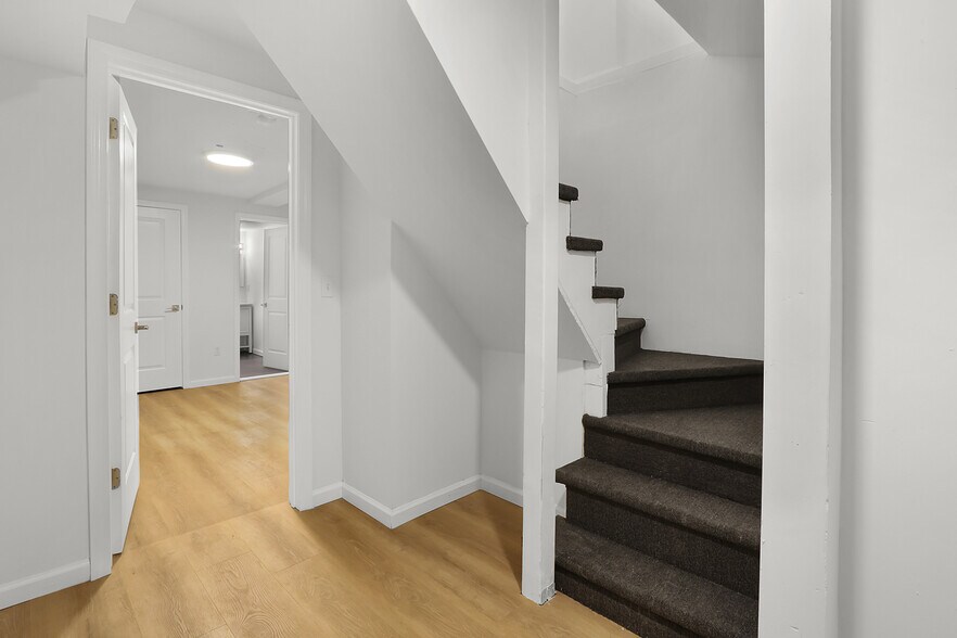 Internal Staircase - 57 Trumbull St