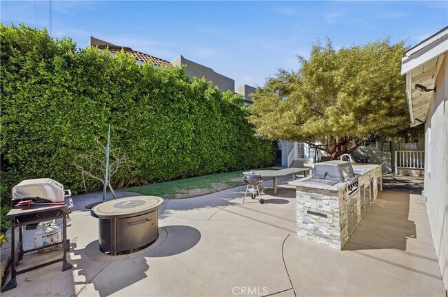 Building Photo - 630 Pioneer Dr