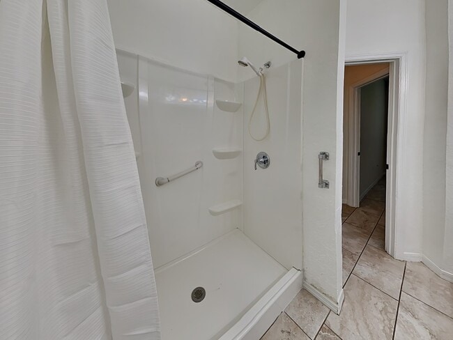 Building Photo - 832 Grand Regency Pointe