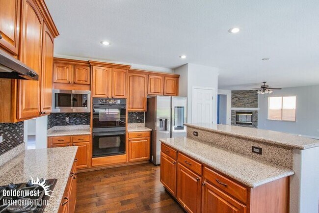 Building Photo - Stylish 5Bdm 4.5Ba Home in Las Vegas.