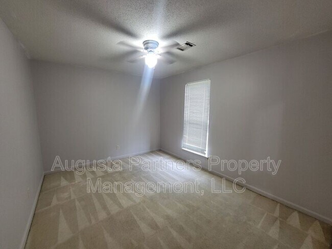 Building Photo - 3737 Woodcock Dr