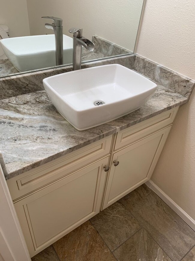 Building Photo - Enjoy this beautifully updated 3 Bed/2.5 Bath Townhome  **Military Discount Available**50% OFF 1s...