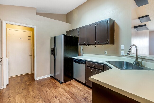 Building Photo - 2060 Cambridge Cir
