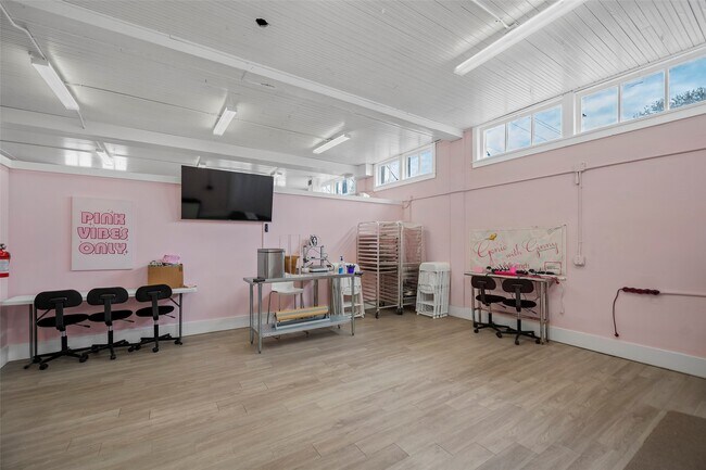 Building Photo - 1801 Avenue L