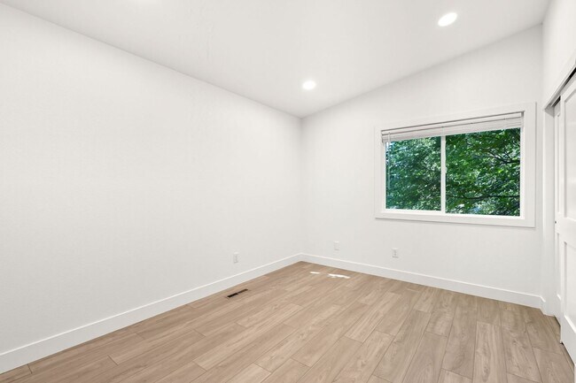 Building Photo - 2630 Davidson Dr