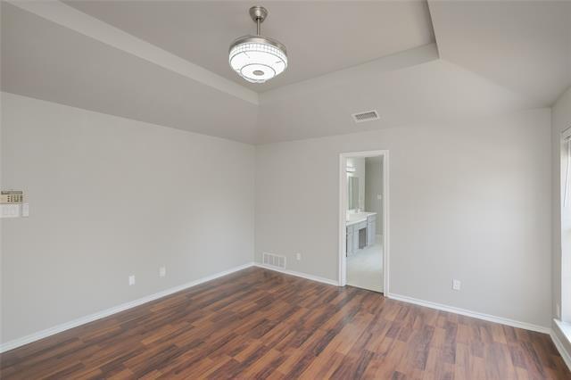 Building Photo - 532 Lake Forest Dr