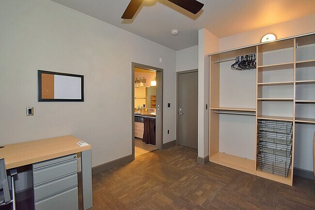 Building Photo - The Gee