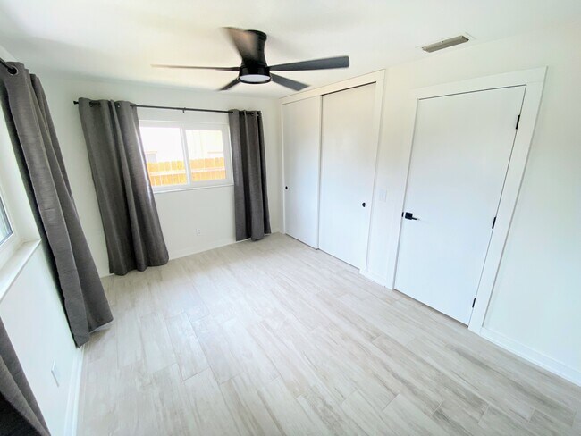 Building Photo - 1346 Hill Dr