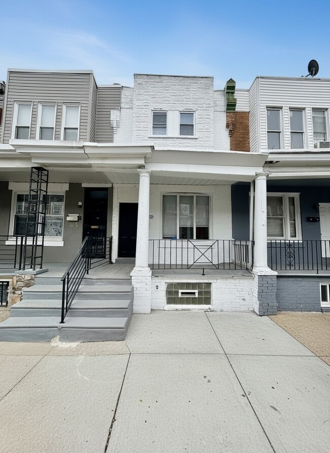 Building Photo - 2072 Pickwick St