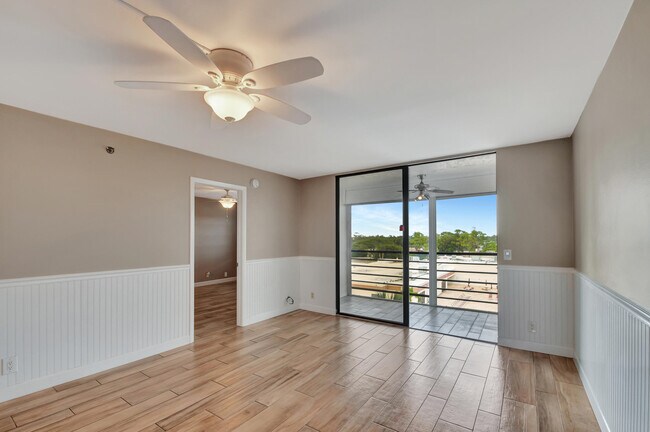 Building Photo - 4640 Lucerne Lakes Blvd
