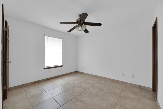 Building Photo - 31st St Apts