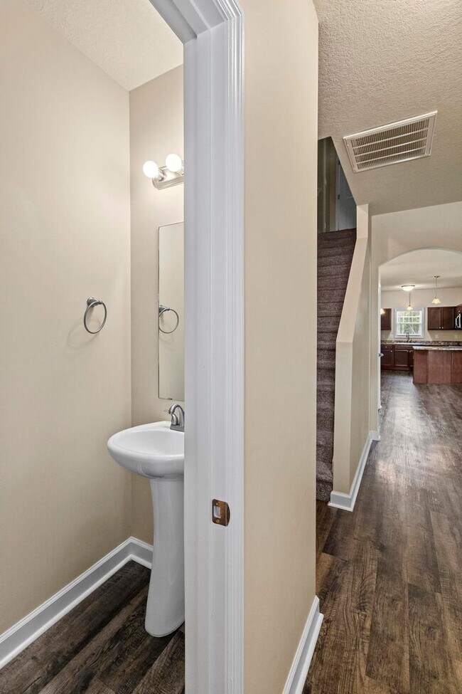 Building Photo - Holly Ridge Townhouse For Rent!