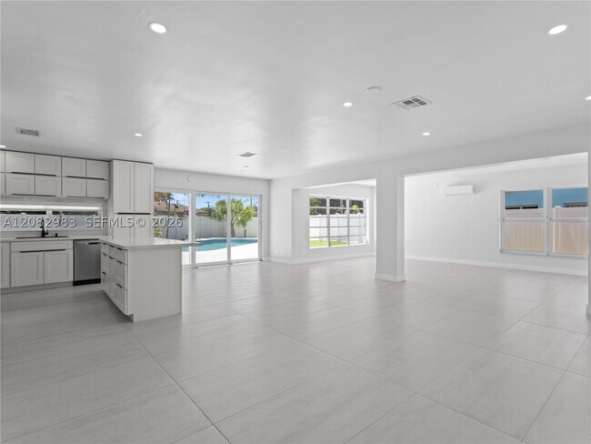 Building Photo - 421 S 56th Terrace