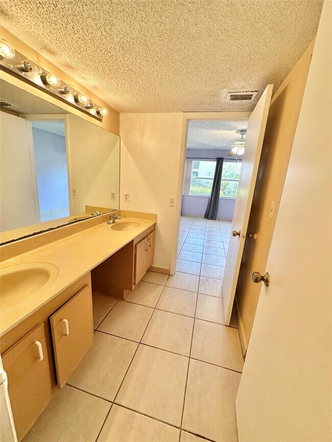 Building Photo - 12165 Royal Palm Blvd