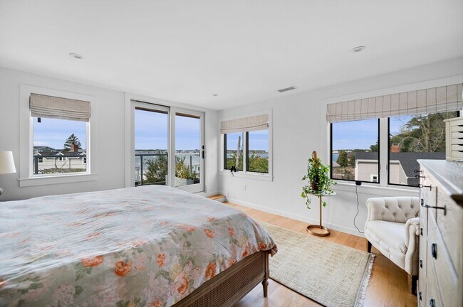 Building Photo - 99 Naugus Ave