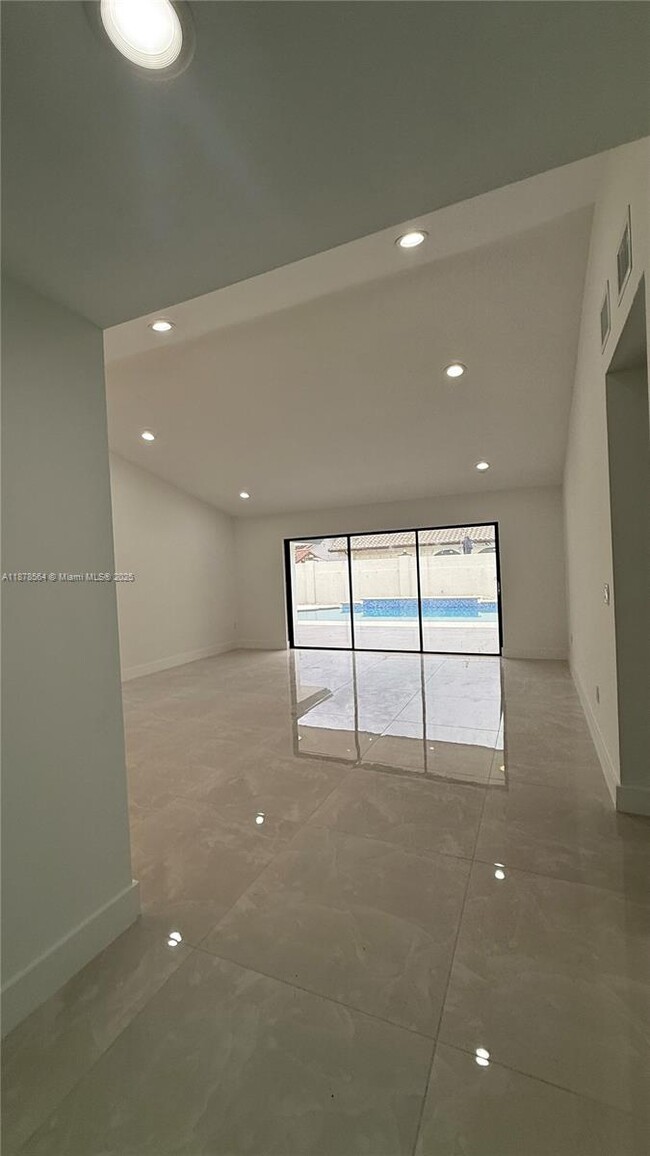 Building Photo - 215 NW 136th Ct