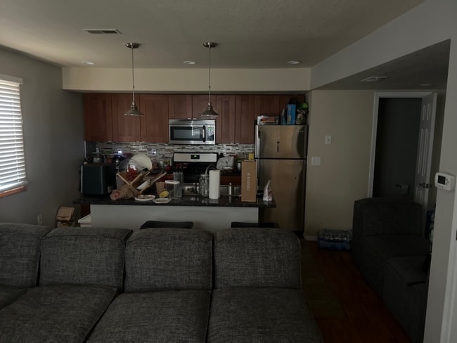 Building Photo - "Charming 3-Bed Oasis in Boulder: Spacious 1100 sq. ft. Gem with Modern Amenities!"